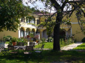 Отель B&B La Villa  Безацио